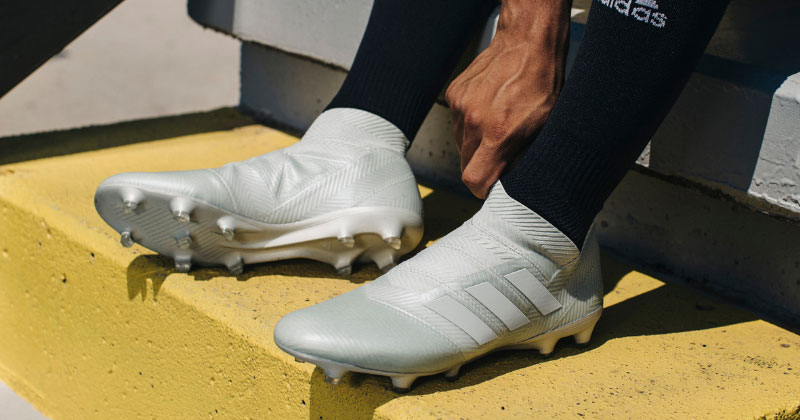 how-to-stretch-football-boots