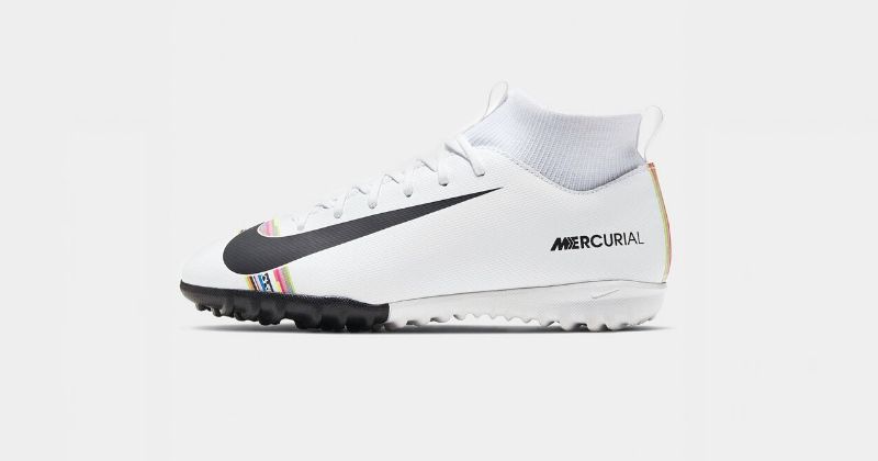 kids football boots indoor