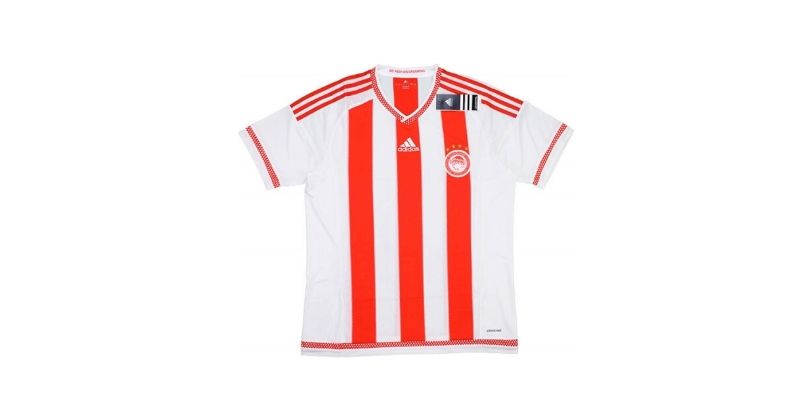 red and white olympiacos 2015-16 kit
