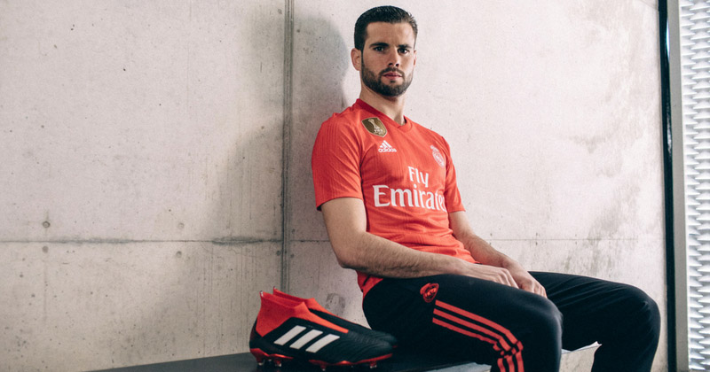 isco wearing coral red real madrid third kit from 2018-19