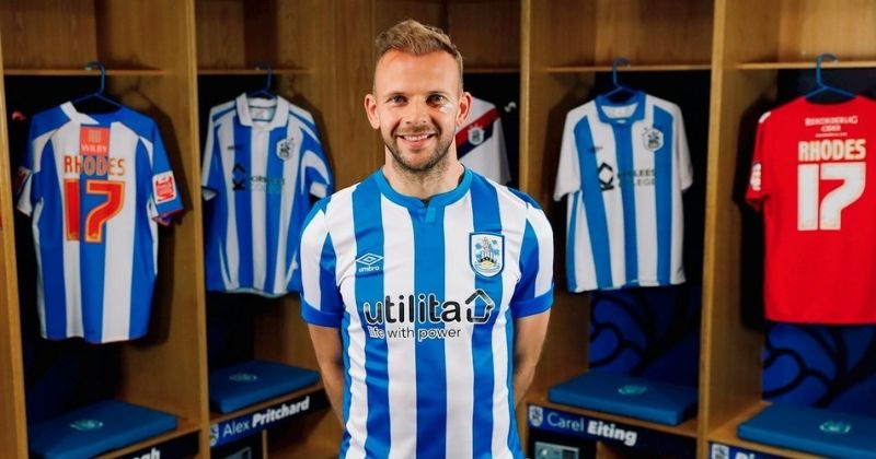 huddersfield town home 2021-22 in blue and white