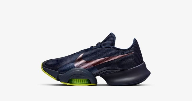 niike pegasus trail 2 trainers in blackened blue