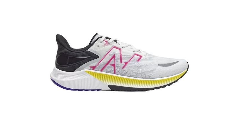 new balance fuelcell propel v3 running trainers in white