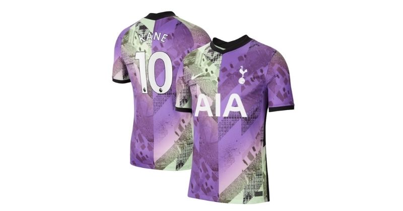 spurs third shirt with kane in purple