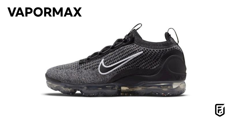 nike air max vapormax trainers in black
