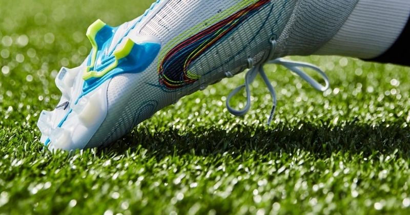 What are the best football boots for 3G pitches? | FOOTY.COM Blog
