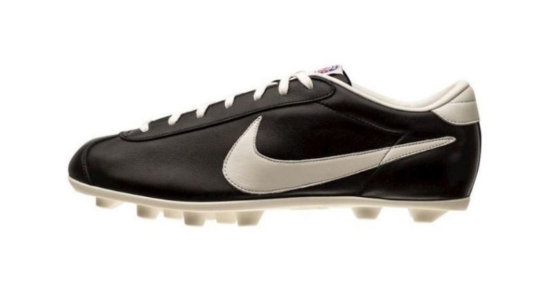 the nike 1971 remake football boots black