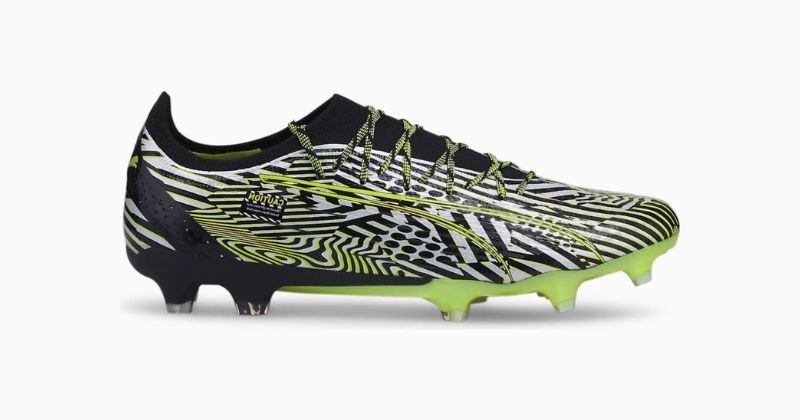puma ultra football boots in black and green 