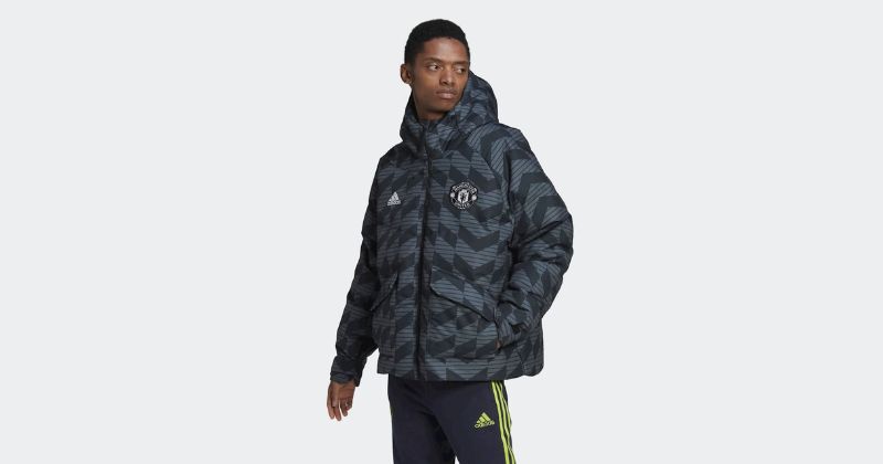 mens man utd adidas down jacket in black