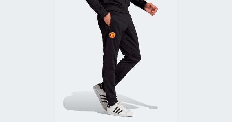 mens adidas man utd trefoil joggers in black