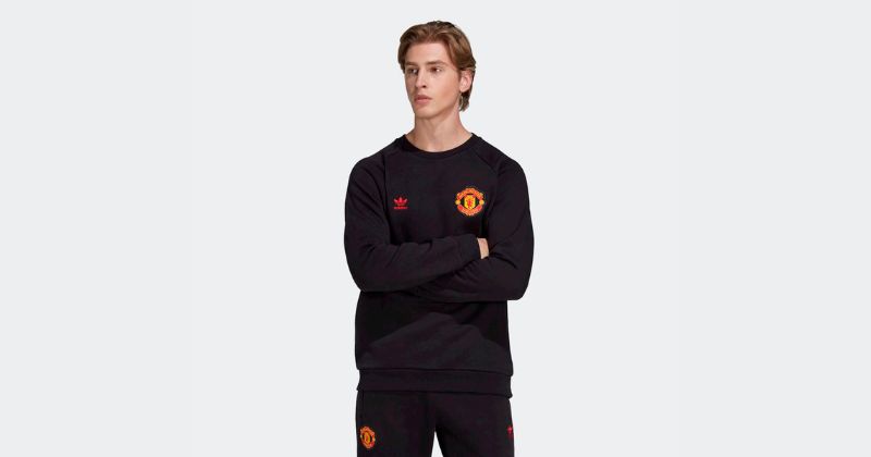 mens adidas man utd trefoil sweatshirt in black