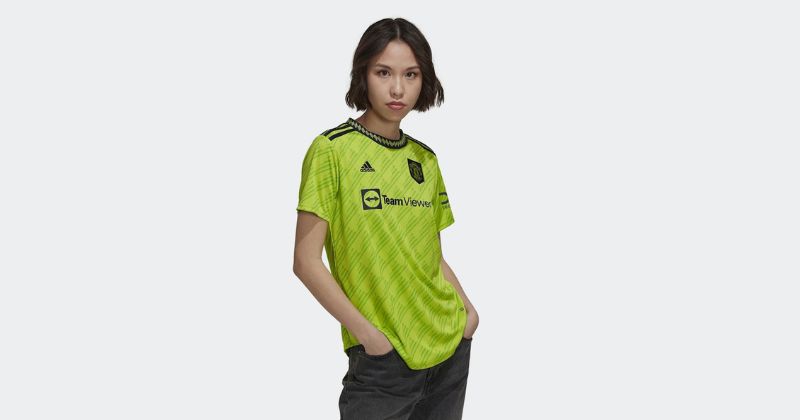 womens man utd third shirt 2022-23 in lime green