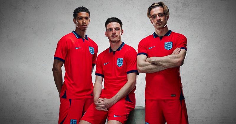 england 2022 away kit in red