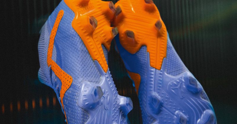 puma future football boots in blue and orange showing soleplate