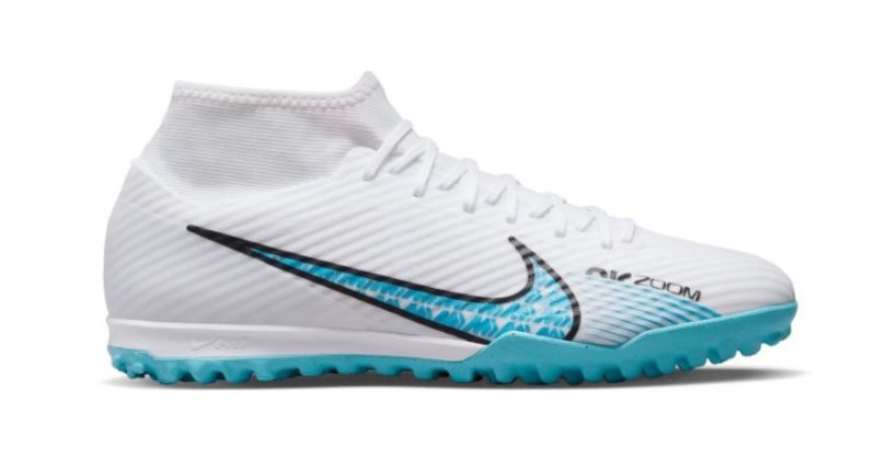 nike mercurial superfly 9 tf football trainers in white and blue