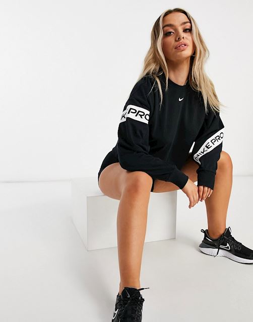 Nike Pro Training cropped sweatshirt with logo taping in black | CU4658-010  | FOOTY.COM