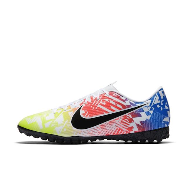 synthetic field soccer shoes