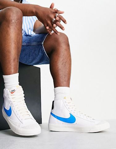 nike blazer mid 77 trainers in white and blue