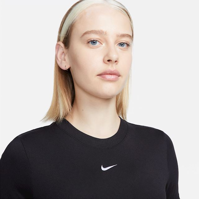 Nike Sportswear Essential Women's Slim-Fit Crop T-Shirt - Black ...