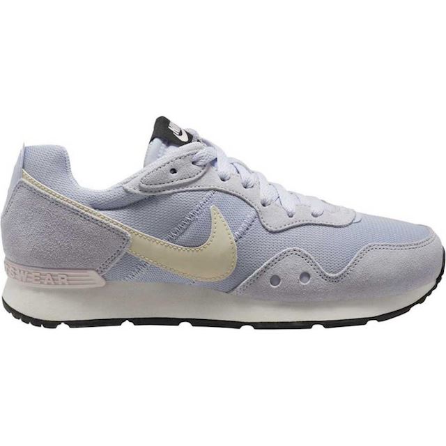 nike venture runner fossil
