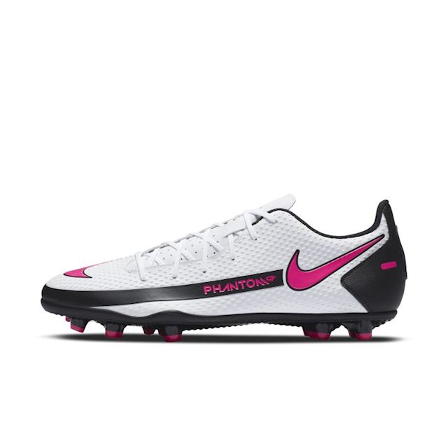 white nike phantom football boots