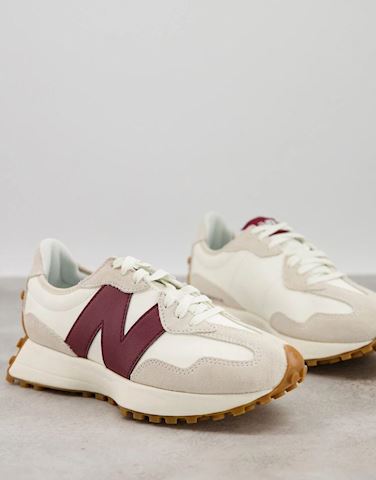 New Balance 327 trainers in off white 