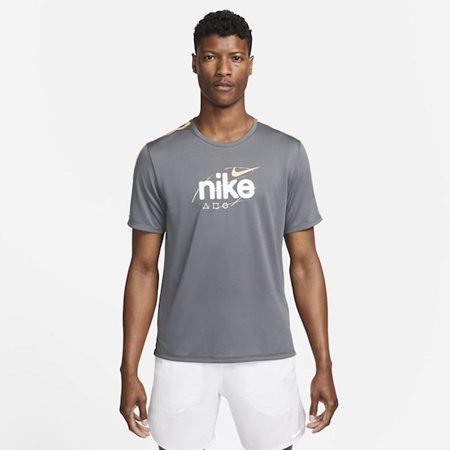 Nike DriFIT Miler D.Y.E. Men's ShortSleeve Running Top Grey