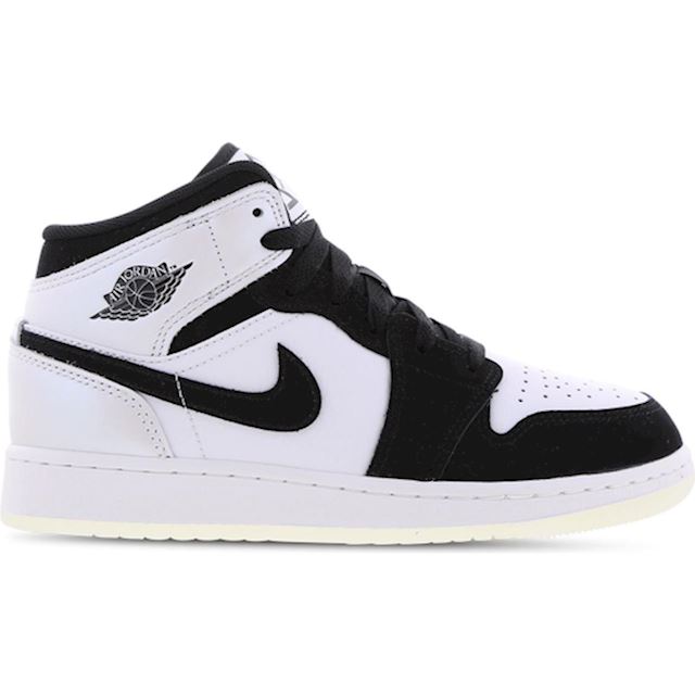 احذر نايلون شتلاند  Nike Jordan 1 Mid - Grade School Shoes - White - Leather - Size 3.5 - Foot  Locker | DN4321-100 | FOOTY.COM