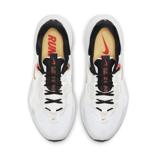 nike running escape run sneakers in white and gold